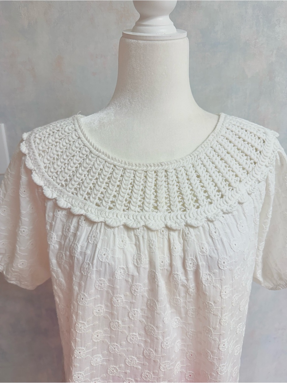 White Peasant Blouse w Beautiful Crochet Detail Around Neckline & Shoulders